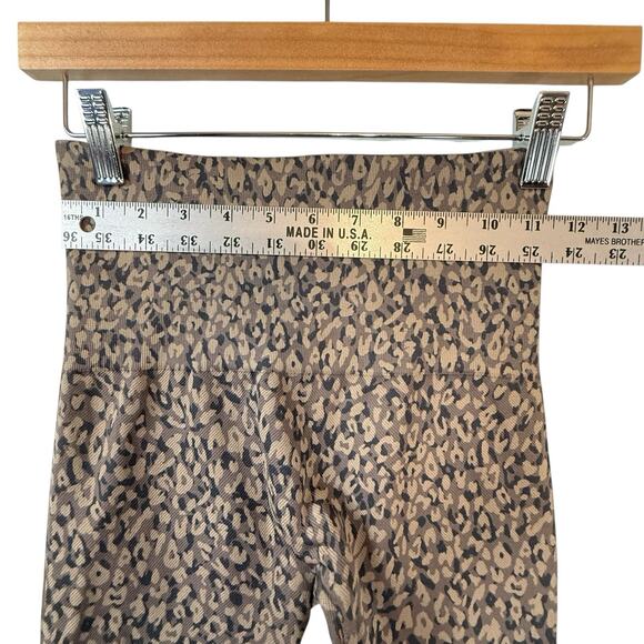 Spanx Look At Me Now Seamless Leggings Leopard Animal Print SIZE SMALL Womens - Picture 6 of 9